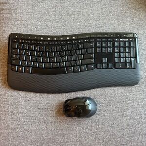 MICROSOFT Wireless Comfort Desktop 5050